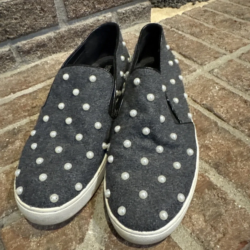 Michael‎ Kors Keaton Embellished Slip On Shoes Size 7.5M Gray With Pearls #131